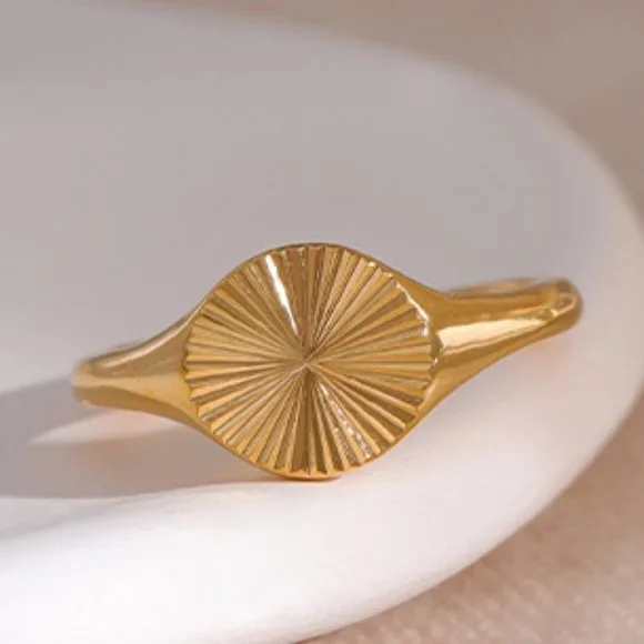 ^NEW 18K Gold Plated Round Textured Signet Coin Ring - Picture 1 of 7